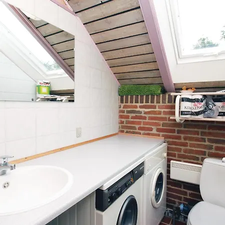 3 Bedroom Beautiful In 펜션 Hemmet